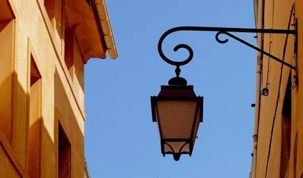 фонарь, уличный светильник